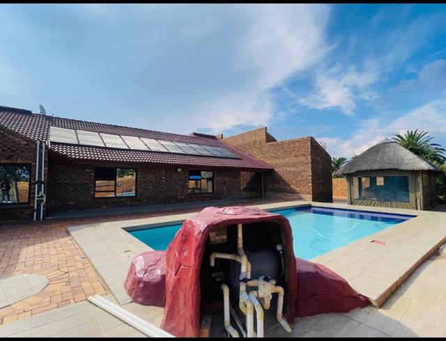 7 BEDROOM HOUSE FOR SALE IN NEW STATE AREA
